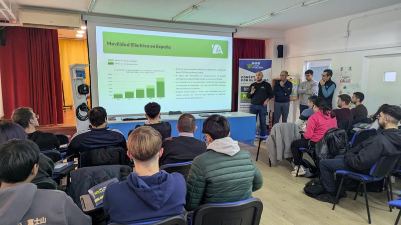 Charla carga eléctrica