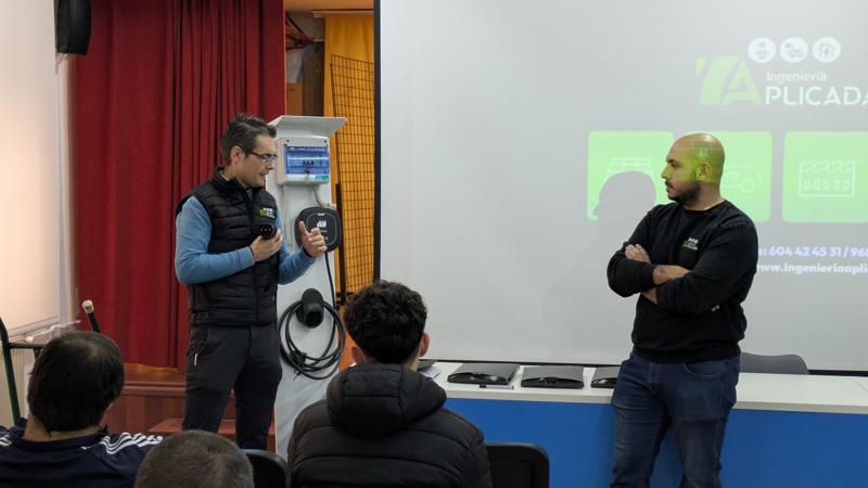 Charla carga eléctrica