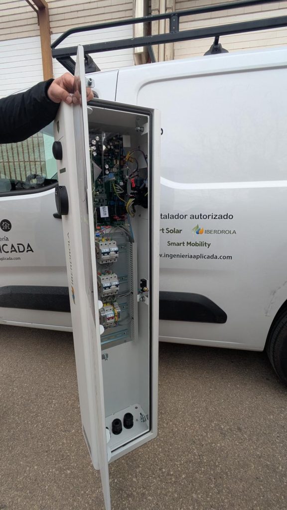 Charla carga eléctrica