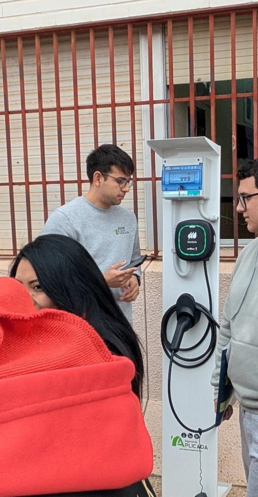 Charla carga eléctrica